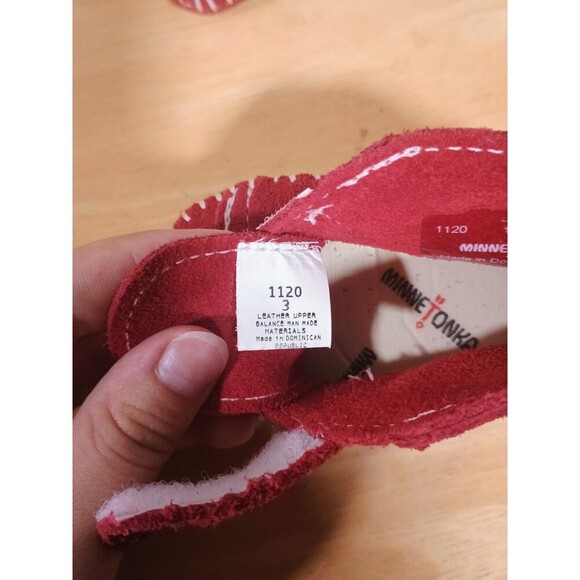 Minnetonka Baby Moccasins Size 3 Red Leather Shoes Fringe Boots - Picture 3 of 8